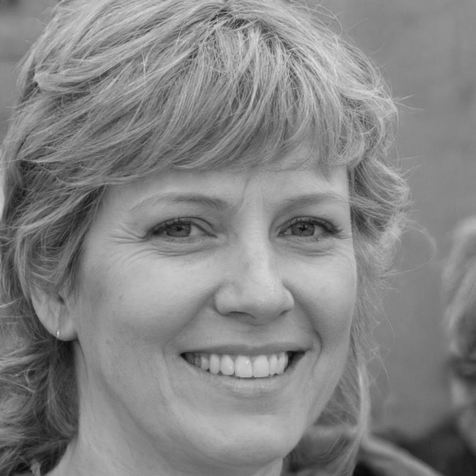 Retrato profesional de Carmela Uriarte, coordinadora de soporte técnico