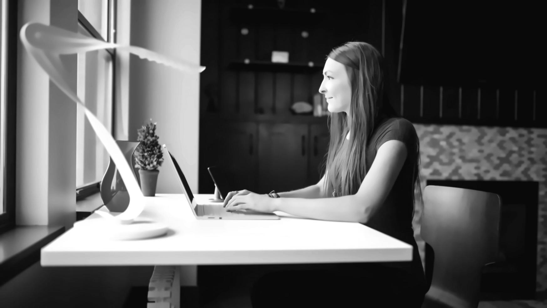 Espacio de trabajo con herramientas de desarrollo web y análisis SEO